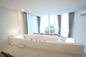 P8 Cliff House Stunning Seaview