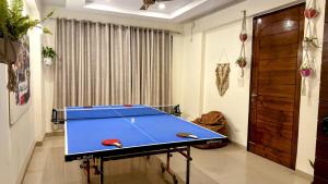 Projector, table tennis, whole house with live music and PS5