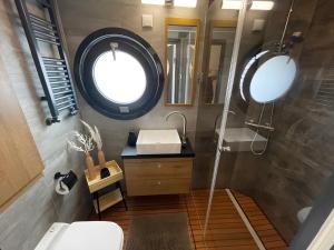 Stilvolles Hausboot Enjoy Woma D13