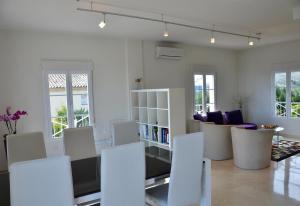 Villa with panoramic sea views