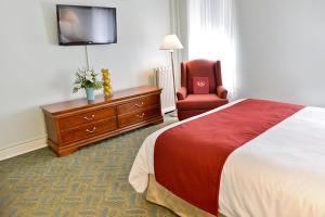 Queen Room - Hotel room in Penn Wells Hotel