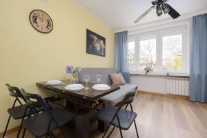 Cozy Apartment Pet Friendly with Place for Remote Work by Noclegi Renters