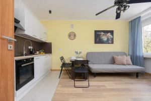 Cozy Apartment Pet Friendly with Place for Remote Work by Noclegi Renters