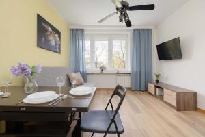 Cozy Apartment Pet Friendly with Place for Remote Work by Noclegi Renters