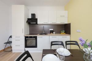 Cozy Apartment Pet Friendly with Place for Remote Work by Noclegi Renters