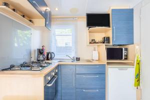 Camping à 300m de la plage La Pege