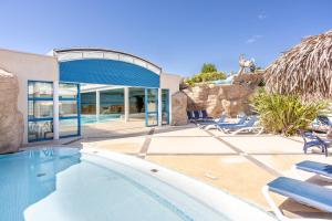 Camping à 300m de la plage La Pege