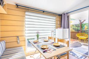 Camping à 300m de la plage La Pege