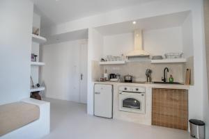 Helmos Family Studio
