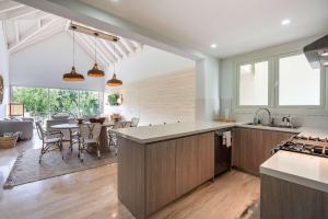 Apt with 2BR & balcony beach access in Portillo