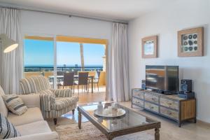 Elveria Hills excellent views