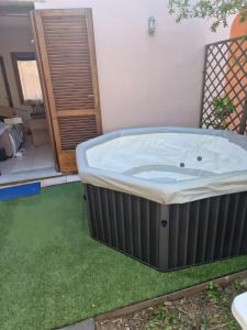 Sardegna Budoni giardino e Jacuzzi
