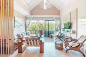 Family Retreat 3-Bedroom Apartment near Beach