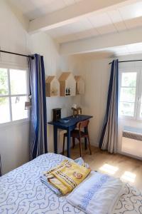 Maison Traditionnelle À Lîle DYeu