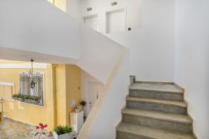 Ariston House