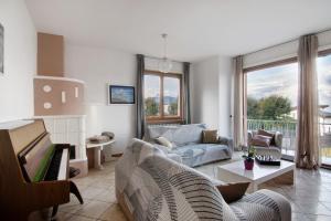 Como Lake Home