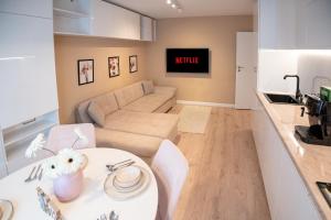 Modern Aviatiei Apartment