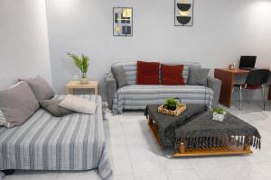 Manos house 15 minutes from the airport