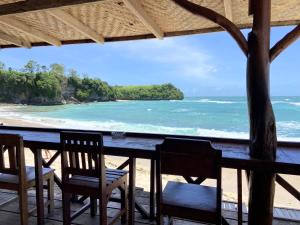 Santai Surf Lodge-Balangan