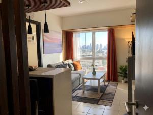 Cozy 2BR City View Condo- Work & Family in Metro