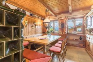 Ferienhaus mit Bergpanorama