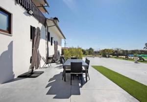 Villa com 4 apartamentos