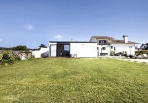 Villa com 4 apartamentos