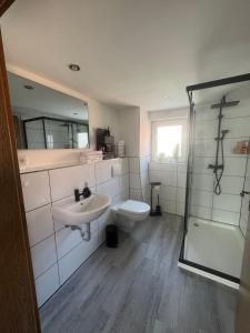 M und S - Landidyll am Weiher