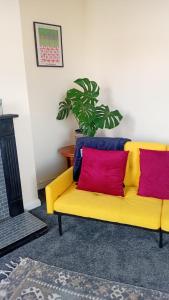 Town Centre House Sleeps 8 with parking