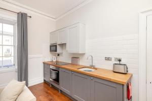 Stylish West End 1-Bed - Prime Location