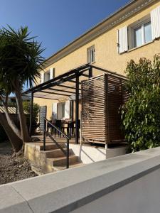 Appartement deux chambres spacieux avec jardin et entièrement privatif dans lotissement très calme