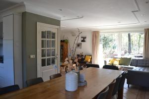 Bosvilla op privéterrein, zwembad, sauna &speeltuin, 16 pers Veluwe
