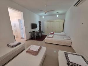 Muscat Airport GuesthousePrivate Ensuite Rooms