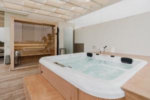 Casa Umeli with Jacuzzi and Sauna