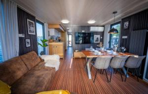 Floatinghouse Miami Woma D13