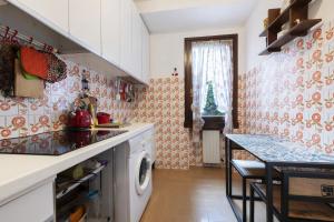 Gardoncino apartment with pool