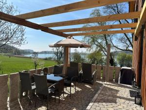 Ferienwohnung mit See und Alpenblick