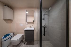 Chicks & Friends Summer House