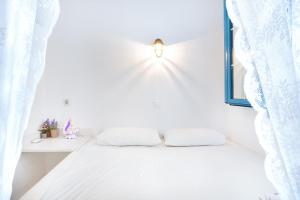 Beachfront Lampis Dolphin 1