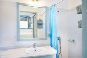 Beachfront Lampis Dolphin 1