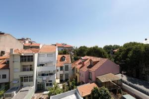 Spacious Bright Ap - no elevator