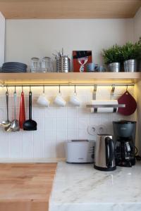 Spacious Bright Ap - no elevator