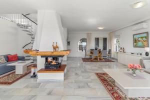 Pool, Sea Views And Privacy V208