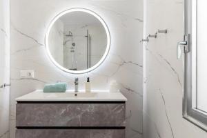 Pool, Sea Views And Privacy V208