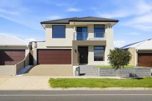 Luxury Spacious Family House Full of Love & Unity!