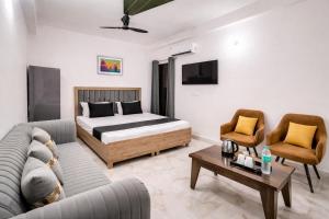Hotel Comfort Inn, Nangloi, Walking from Metro