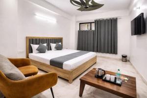 Hotel Comfort Inn, Nangloi, Walking from Metro