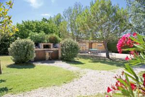 Gite 4 personnes dans Mas Provençal avec piscine et jardin