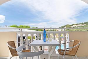 Sandy Maria studio 204