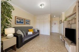 Becas House